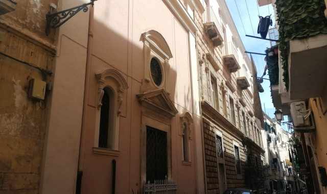 Bari, in vendita Palazzo Diana e la chiesa di San Bartolomeo: verranno trasformati in b&b